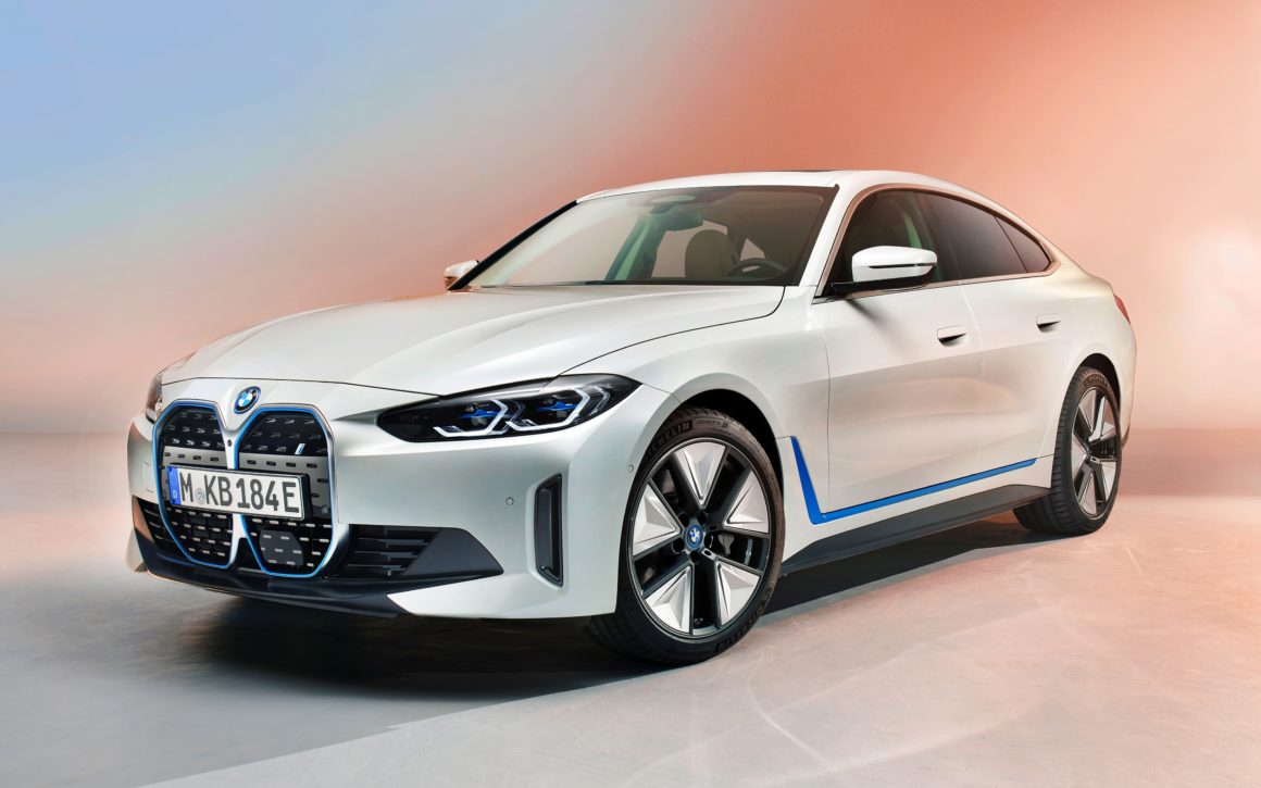 BMW i4 sedã elétrico