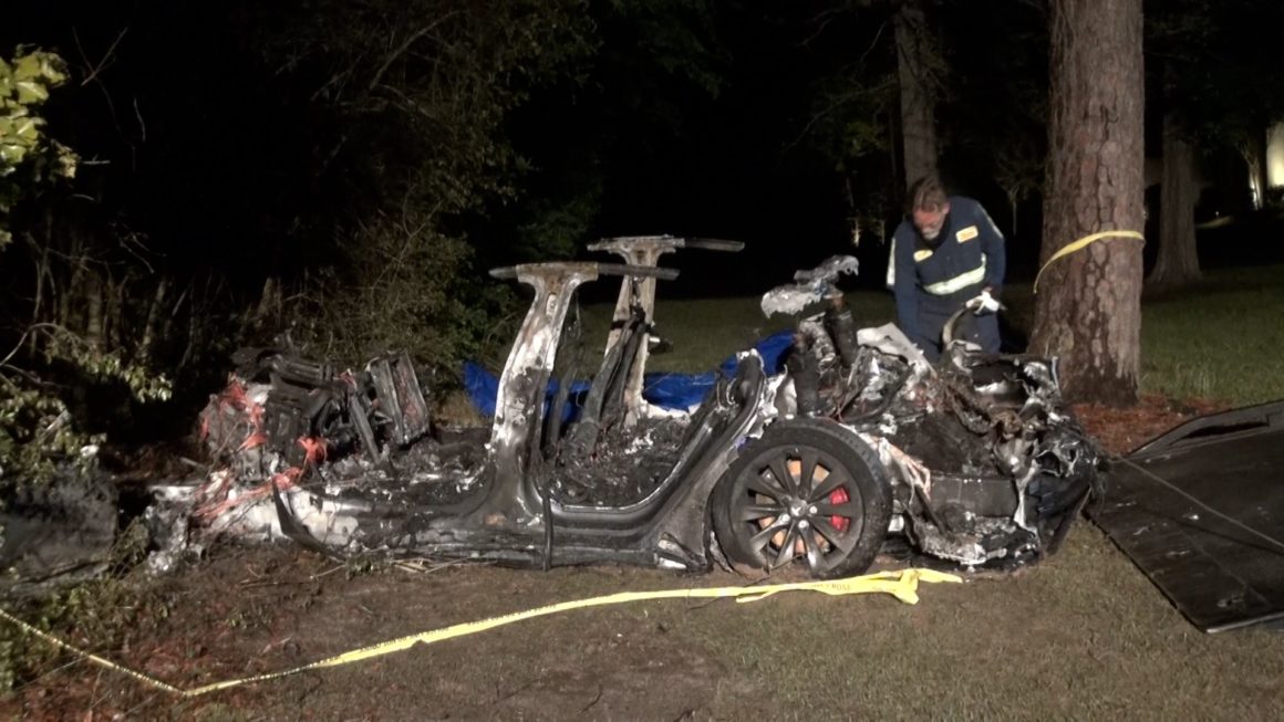 Tesla Model S acidente