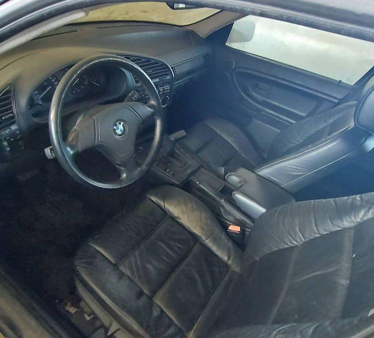 Interior do BMW 328i ômega