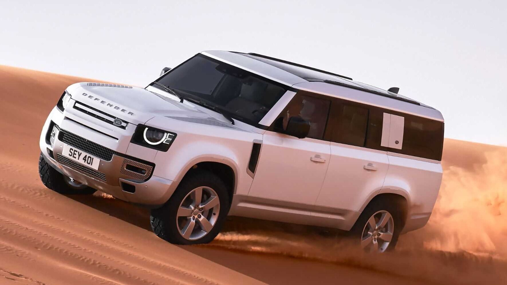 Land Rover Defender ganha inédita versão 130 para até 8 passageiros