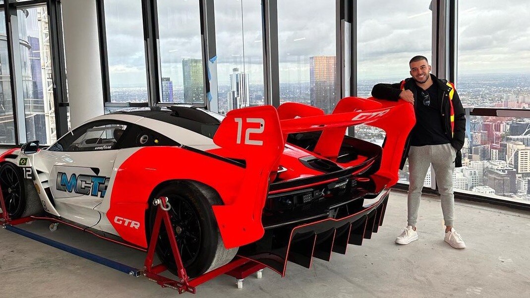Bilionário australiano coloca McLaren Senna em apartamento no 57º andar