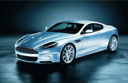  Aston Martin inaugura loja no País