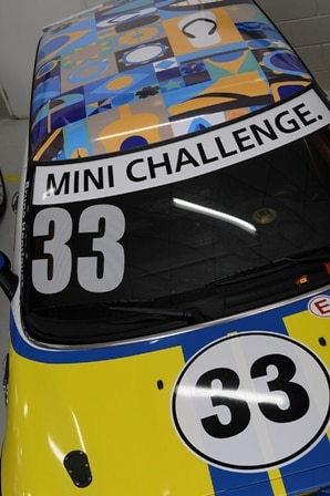  Mini Cooper com teto personalizado