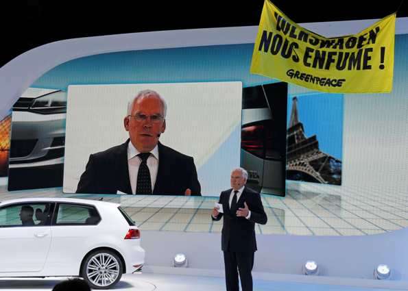  Greenpeace invade apresentação da VW em Paris
