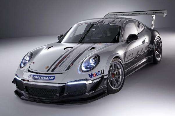  Porsche apresenta 911 de competição atualizado