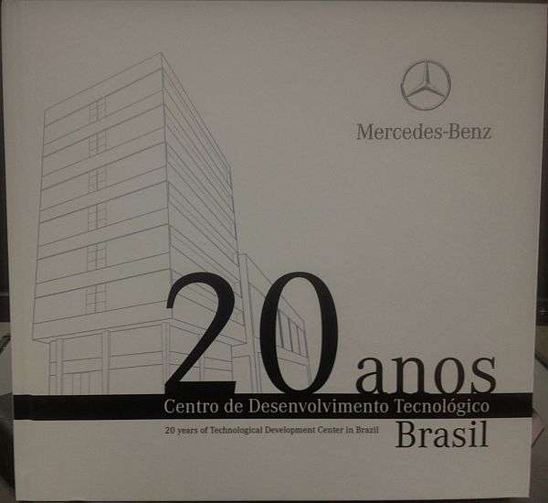  Mercedes registra em livro os 20 anos do Centro de Desenvolvimento Tecnológico