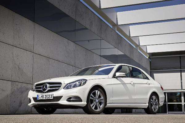  Mercedes Classe E ganha versão movida a gás natural